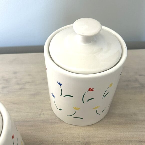 Set of 2 Ceramic Canisters with a painted floral design - Picture 4 of 14
